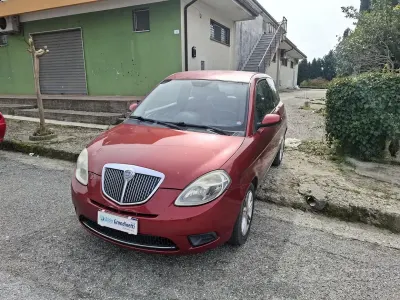Usado Lancia Ypsilon 75 HP (55 kW) 2009 Preto Citadino