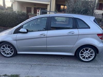 Mercedes B200