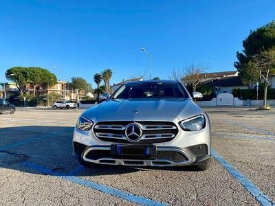 Usata Mercedes E220 All-Terrain Premium 200 CV (147 kW) 2022 Argento Station wagon