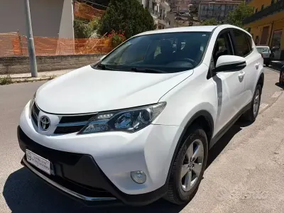 Usata Toyota RAV4 124 CV (91 kW) 2015 Bianco SUV