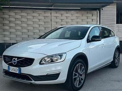 Bianco Usata 2017 Volvo V60 CC Kinetic Station wagon | 8500 €