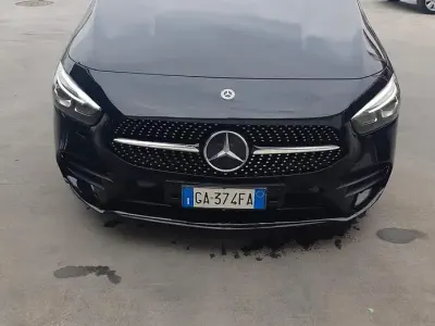 Usata Mercedes B200 150 CV (110 kW) 2020 Nero Utilitaria