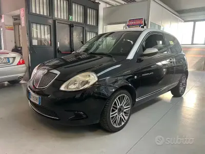 Usado Lancia Ypsilon 60 HP (44 kW) 2009 Preto Citadino