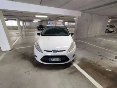 Usata Ford Fiesta Sport 82 CV (60 kW) 2010 Bianco Coupé