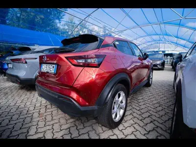 Usata Nissan Juke N-Connecta 114 CV (83 kW) 2022 Grigio chiaro SUV