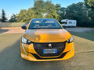 Usata Peugeot 208 GT-line 102 CV (75 kW) 2019 Giallo Utilitaria
