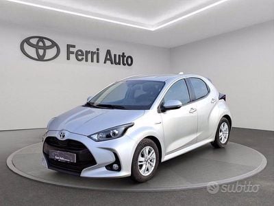 Usata Toyota Yaris Active 107 CV (78 kW) 2020 Grigio Berlina