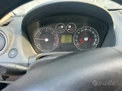 Usata Ford Fiesta 68 CV (50 kW) 2008 Nero Utilitaria