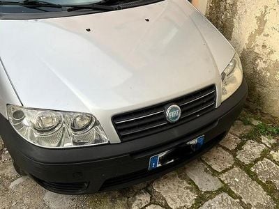 Usata Fiat Punto 69 CV (50 kW) 2006 Grigio Utilitaria