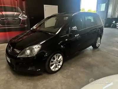 Usata Opel Zafira Cosmo 120 CV (88 kW) 2006 Nero Monovolume