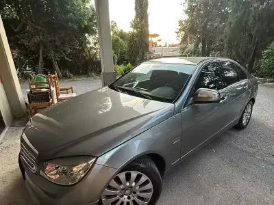 Usata Mercedes C220 Elegance 150 CV (110 kW) 2007 Grigio Berlina