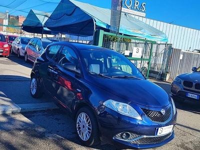 Usata Lancia Ypsilon Platinum 69 CV (50 kW) 2016 Blu Utilitaria