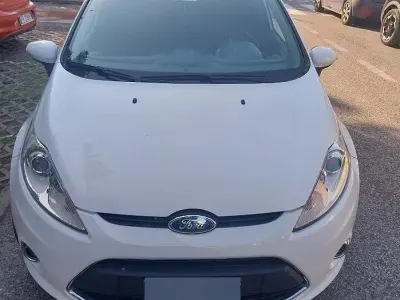 Usata Ford Fiesta Titanium 97 CV (71 kW) 2010 Bianco Berlina