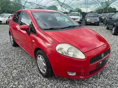 Usado Fiat Grande Punto Dynamic 120 HP (88 kW) 2006 Vermelho Citadino