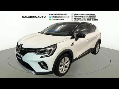 Second-hand Renault Captur Intens 145 CP (106 kW) 2022 Alb SUV