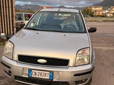 Usata Ford Fusion 67 CV (49 kW) 2004 Grigio Utilitaria