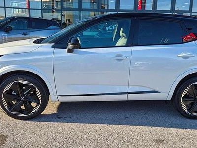 Nuova Nissan Qashqai 158 CV (116 kW) 2025 White pearl / black SUV