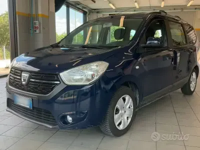 Usata Dacia Lodgy Lauréate 109 CV (80 kW) 2015 Bluazzurro Monovolume