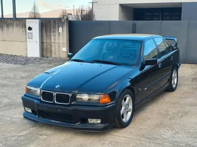 Usata BMW 318 Efficient Dynamics 140 CV (102 kW) 1994 Nero Berlina