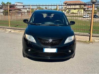 Usata Lancia Ypsilon Gold 70 CV (51 kW) 2021 Nero Utilitaria