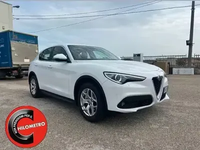 Käytetty Alfa Romeo Stelvio Business 190 HP (139 kW) 2021 Valkoinen Katumaasturi