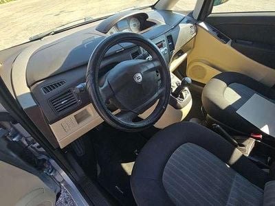 Usata Lancia Musa 90 CV (66 kW) 2007 Argento Monovolume