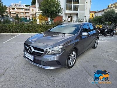 Occasion Mercedes A180 Business 109 ch (80 kW) 2016 Gris Berline