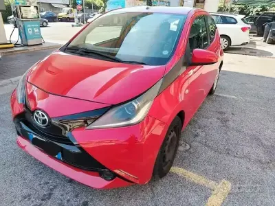 Usata Toyota Aygo Connect Style 69 CV (50 kW) 2014 Rosso Utilitaria
