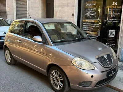 Usata Lancia Ypsilon 75 CV (55 kW) 2010 Marrone Utilitaria