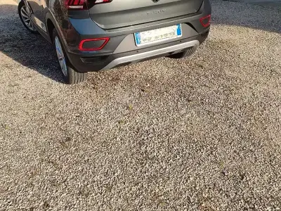 Usata VW T-Roc 150 CV (110 kW) 2024 Grigio SUV