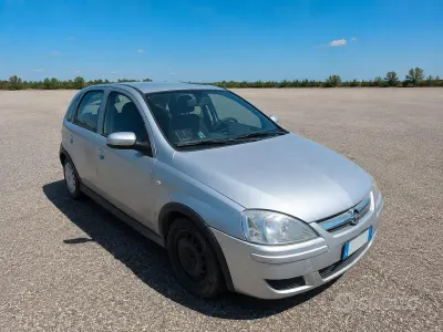 Używany Opel Corsa Club 75 KM (55 kW) 2004 Szary Hatchback