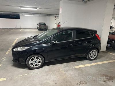 Usata Ford Fiesta 95 CV (69 kW) 2015 Nero Berlina