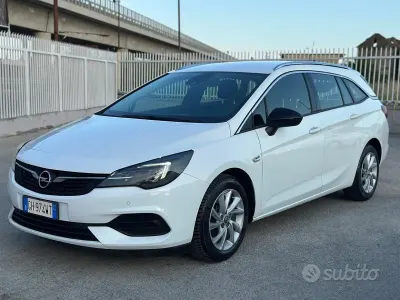 Usata Opel Astra 105 CV (77 kW) 2022 Bianco Utilitaria