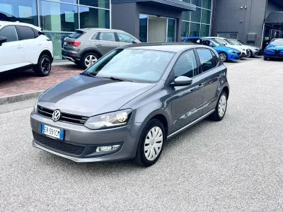 Käytetty VW Polo Comfortline 84 HP (61 kW) 2013 Harmaa Viistoperä