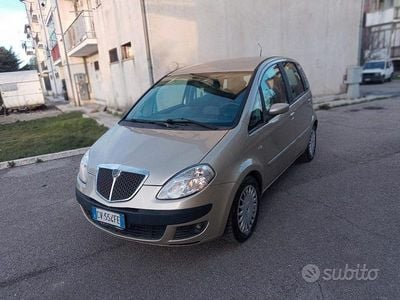 Usata Lancia Musa 90 CV (66 kW) 2006 Giallo Monovolume