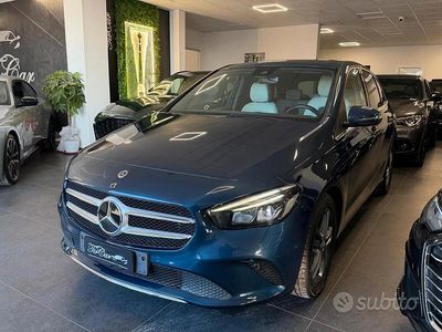 Usata Mercedes B180 116 CV (85 kW) 2019 Blu Monovolume