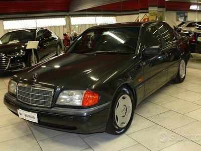 Usata Mercedes C180 122 CV (89 kW) 1995 Nero Berlina
