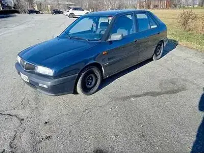 Usata Lancia Delta 75 CV (55 kW) 1994 Bluazzurro Utilitaria