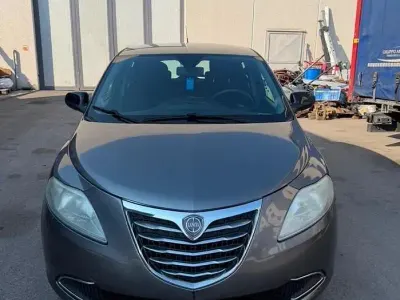 Usata Lancia Ypsilon 69 CV (50 kW) 2012 Grigio Utilitaria
