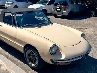 Usata Alfa Romeo Spider 130 CV (95 kW) 1978 Beige Cabrio