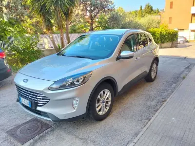 Usata Ford Kuga Titanium 120 CV (88 kW) 2021 Argento SUV