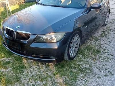 Begagnad BMW 320 177 HK (130 kW) 2008 Grå Minibuss