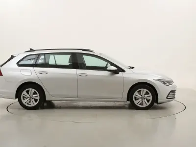 Usata VW Golf VIII Life 116 CV (85 kW) 2022 Argentoargento Station wagon