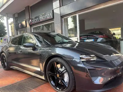 Usata Porsche Taycan Sport Turismo Performance Package 119 kW (163 CV) 2024 Grigio Station wagon