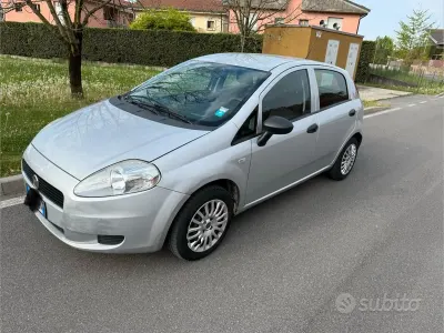 Usata Fiat Grande Punto 75 CV (55 kW) 2013 Grigio Utilitaria