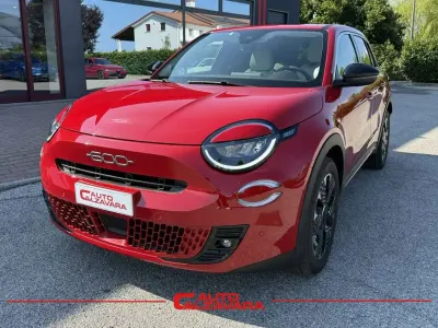 Usata Fiat 600 La Prima 110 CV (80 kW) 2025 Rosso passione SUV