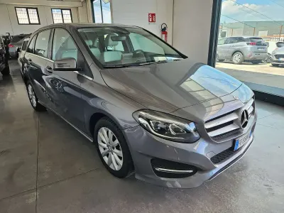 Usata Mercedes B180 Premium 109 CV (80 kW) 2016 Grigio Utilitaria