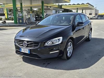Usata Volvo V60 120 CV (88 kW) 2017 Nero Station wagon