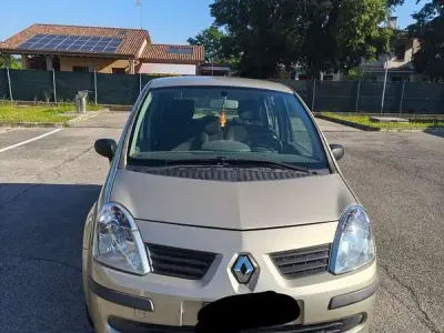 Usata Renault Modus Dynamique 75 CV (55 kW) 2007 Oro Monovolume