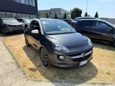 Usata Opel Adam Glam 69 CV (50 kW) 2018 Grigio con tetto bianco Utilitaria